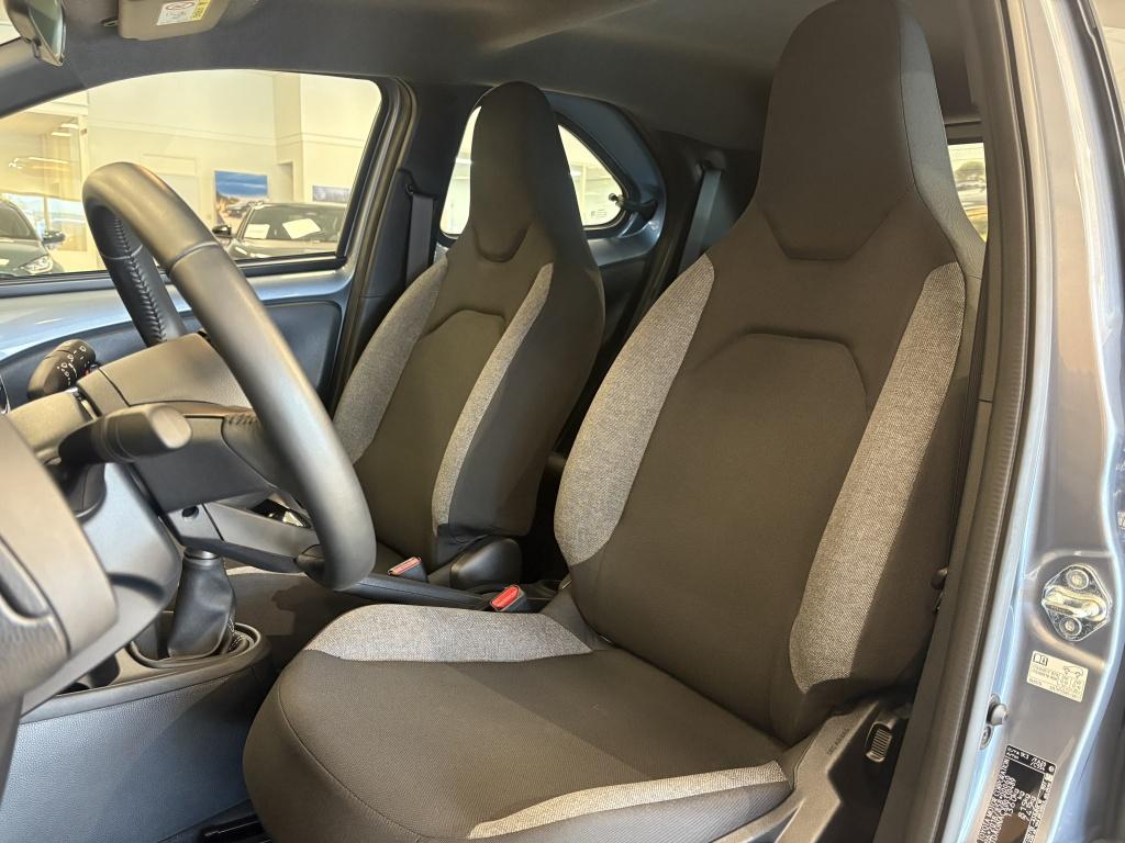Toyota Aygo X 1.0 vvt-i mt play