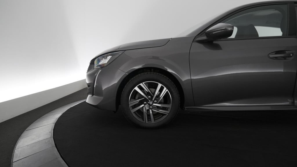 Peugeot 208 puretech 100 eat8 allure | camera | apple carplay | navigatie |