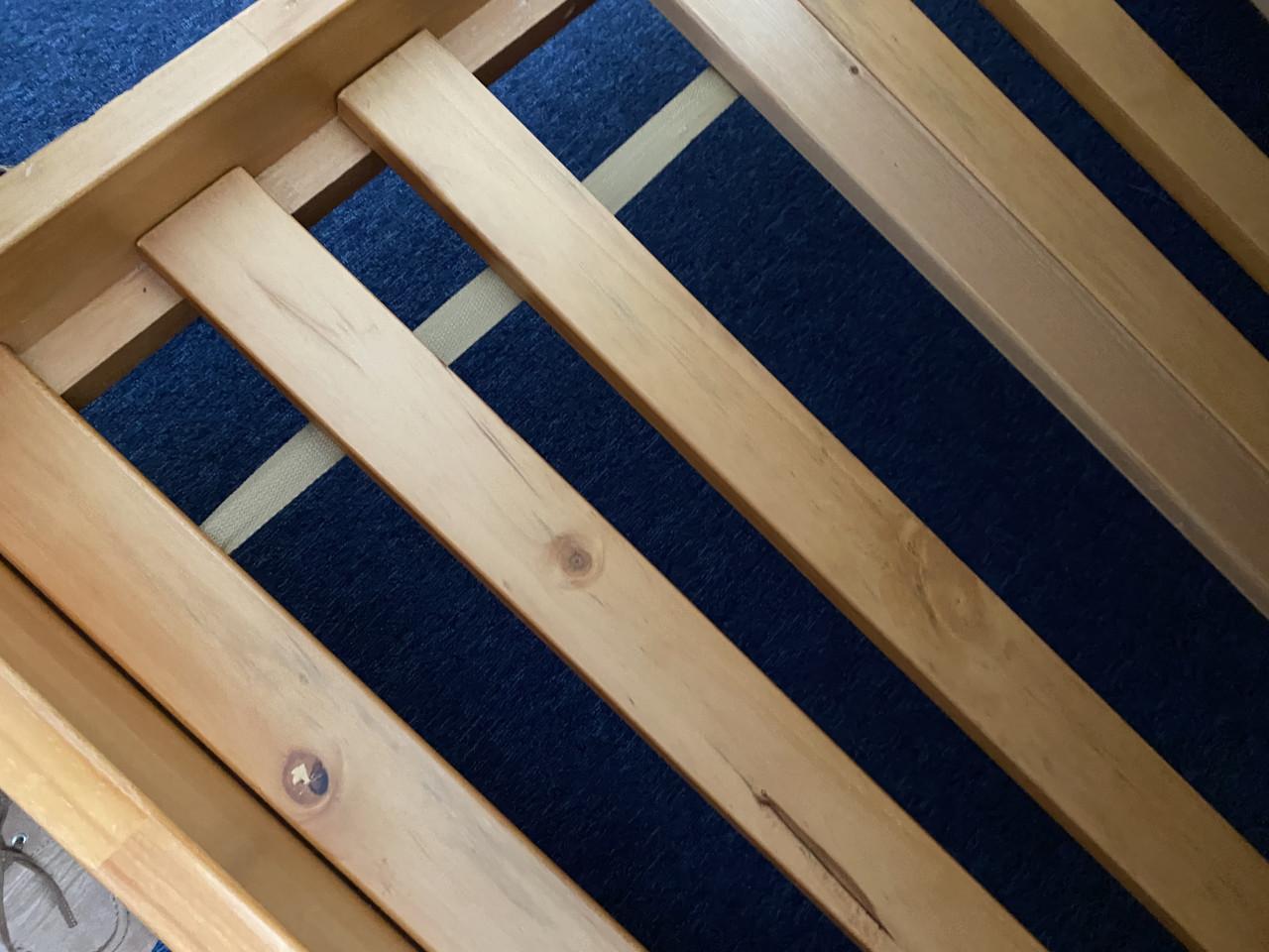 2 houten ledikanten 200 x 90 cm