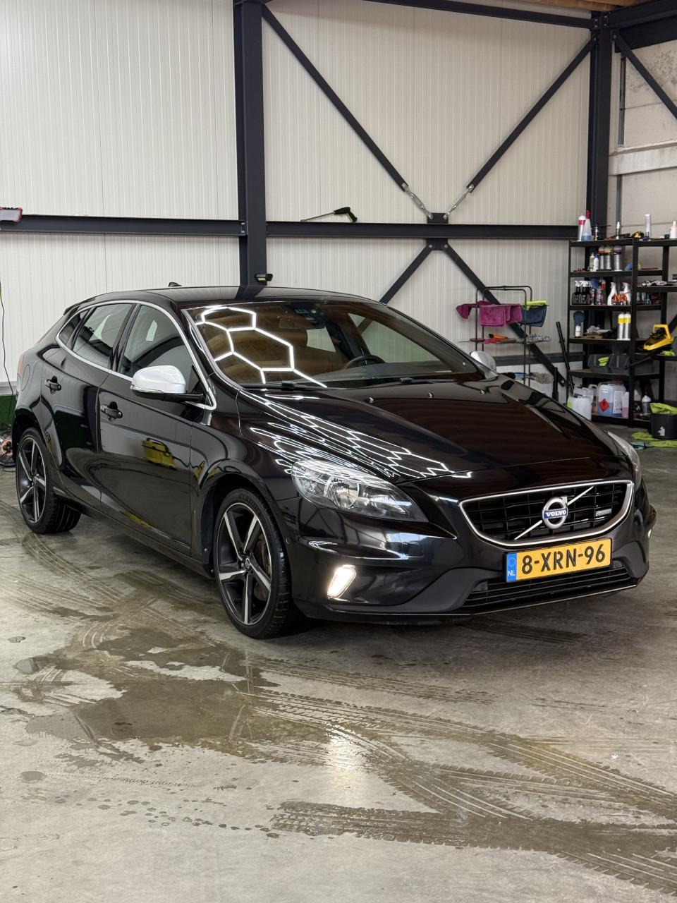Volvo V40 2.0 D4 | 2014 model | 240 PK | Zwart R Design