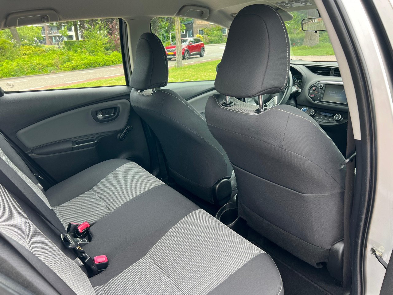 Toyota Yaris 1.5 Hybrid Lease|LED | NAVI | AUTOMAAT | GOED ONDERHOUD |
