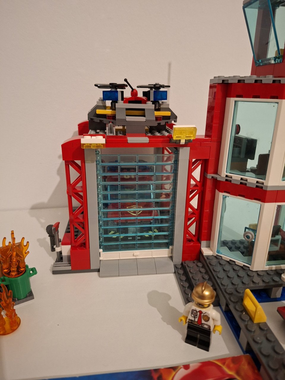 Lego city brandweerkazerne 60215 compleet met boekjes