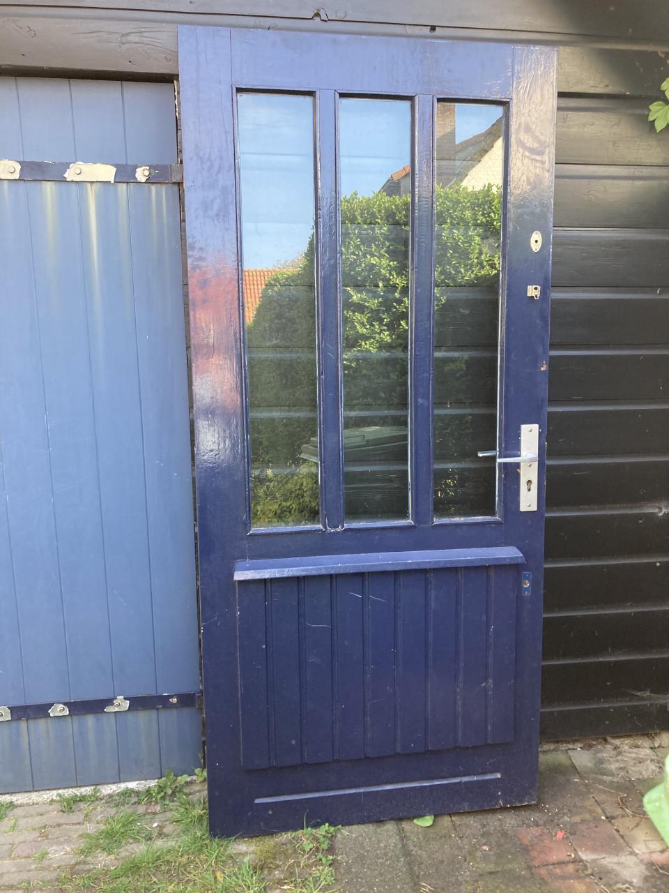 Karaktervolle houten deur — klassiek blauw — 209,5 x 96 cm