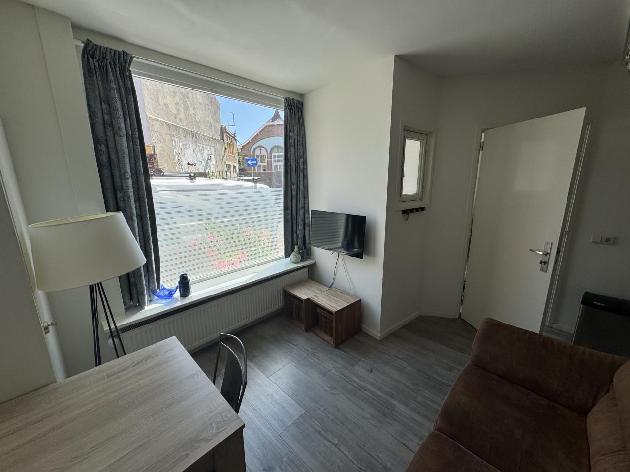 Per 1 augustus te huur: Nette studio in hartje Middelburg | Studio for rent