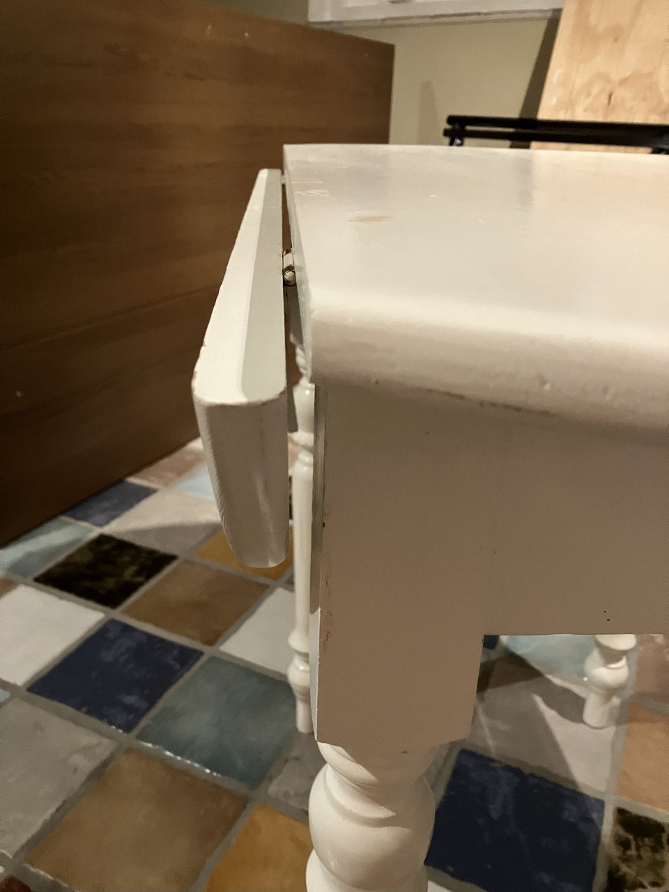Tafel, 2 stoelen en 2 krukken