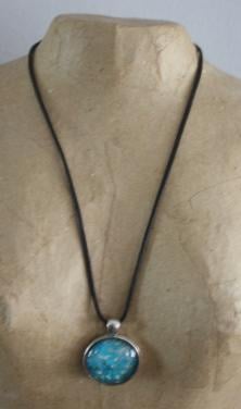 Zwarte toutjes ketting met bloemen hanger