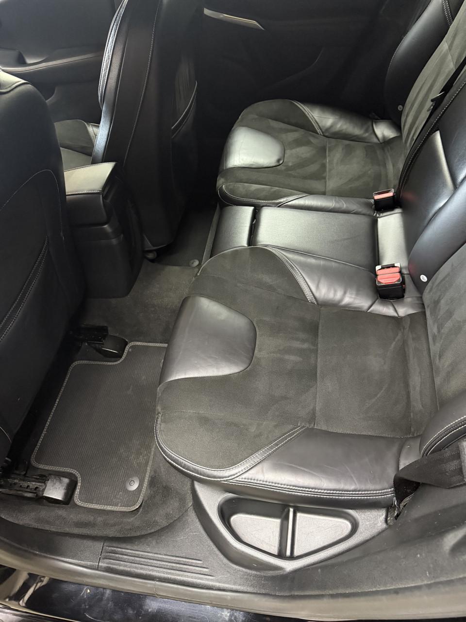 Volvo V40 2.0 D4 | 2014 model | 240 PK | Zwart R Design