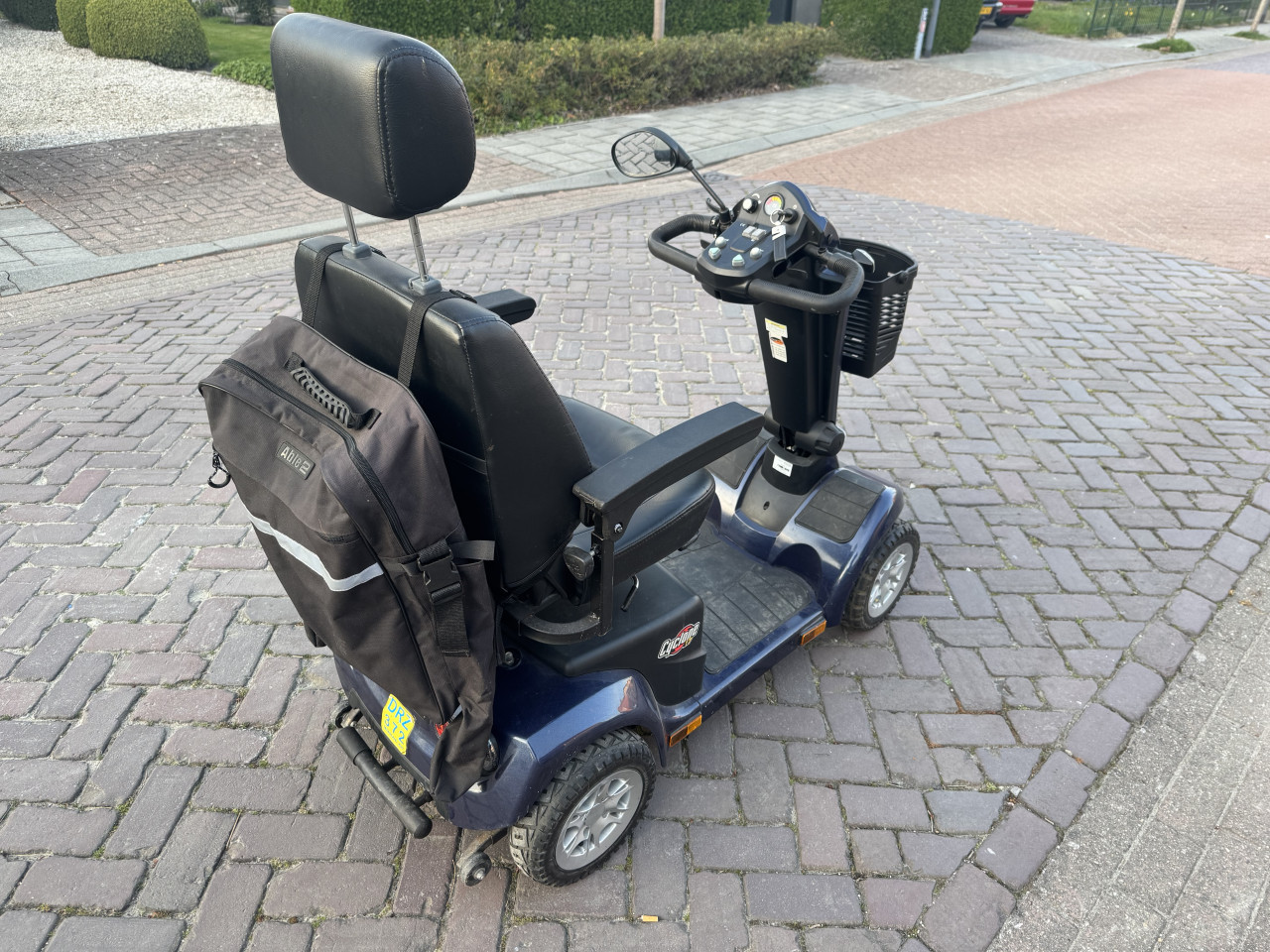 Goed werkende scootmobiel met 4 wielen!