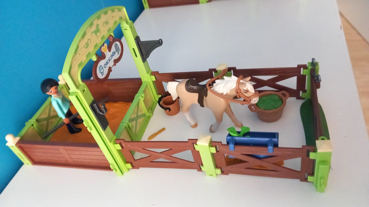Playmobil paardenbox met Pru en Chica Linda setnr 9479