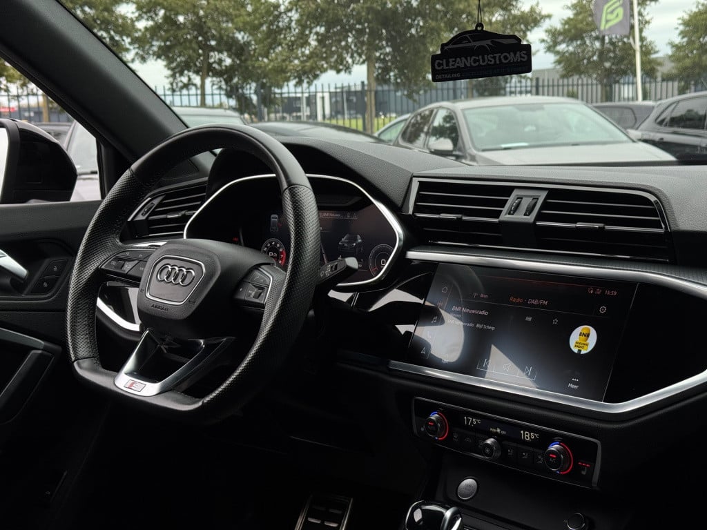 Audi Q3 35 tfsi 3x s-line * keyless * matrix led * carplay