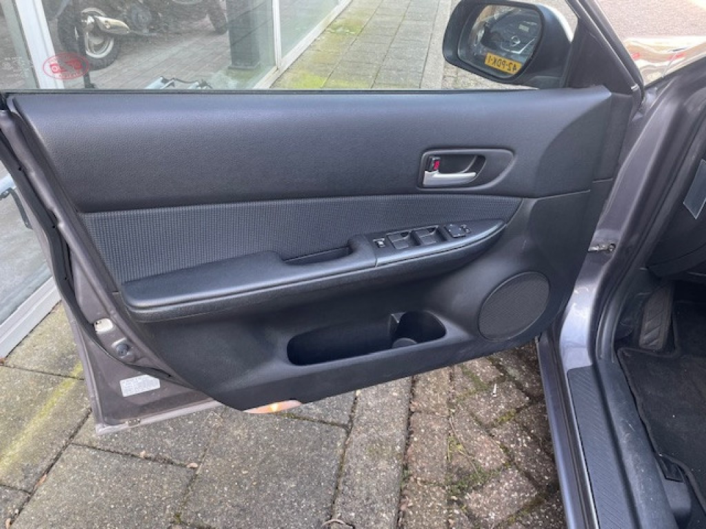 Mazda 6 2.0i