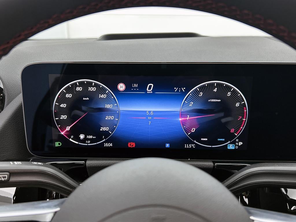 Mercedes-Benz Gla-klasse 180 business solution amg | premium plus pakket | 