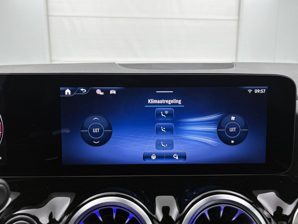Mercedes-Benz Gla-klasse 200 amg line | sfeerverlichting | panoramadak | cr