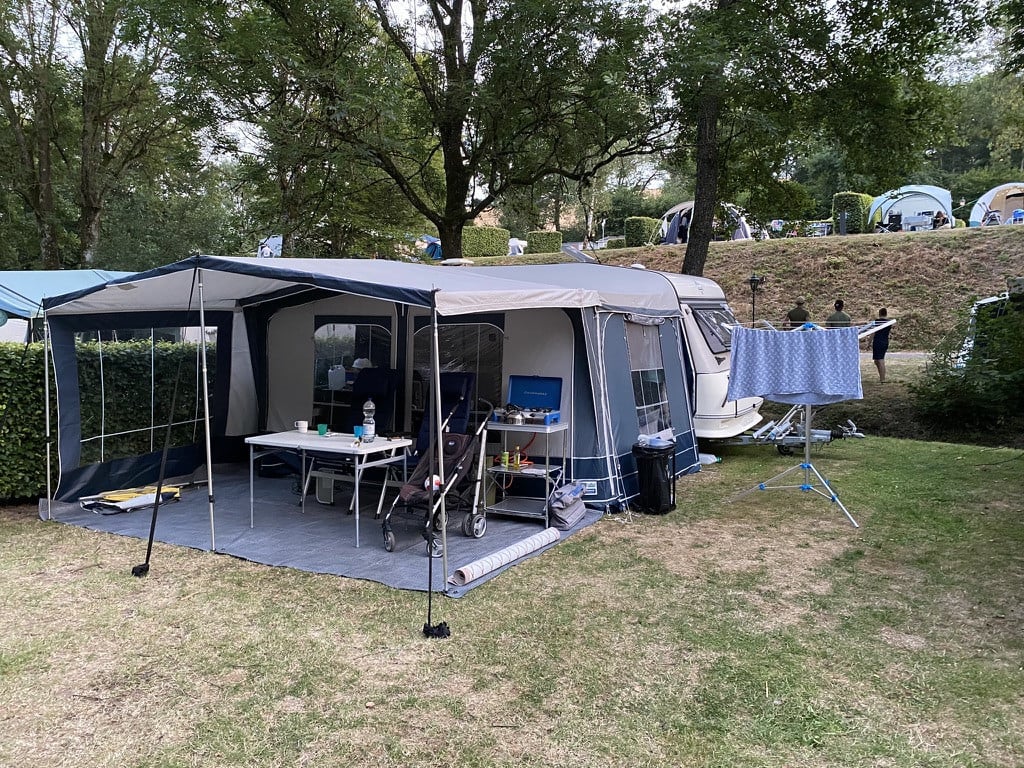 Gepimpte Hobby Classic 10D 420 Voortent+Luifel - Instapklaar