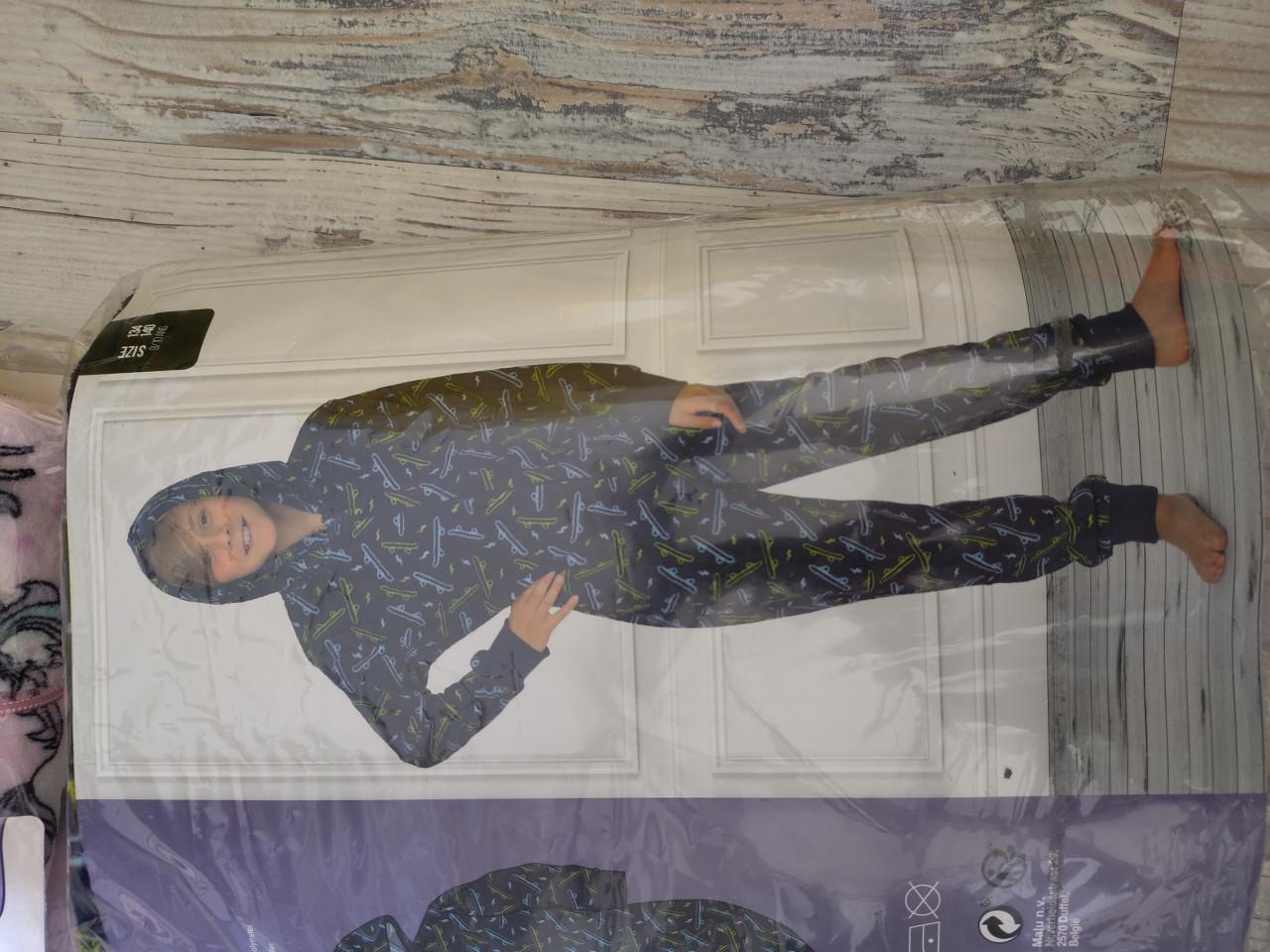 Onesie blauw met skateboards