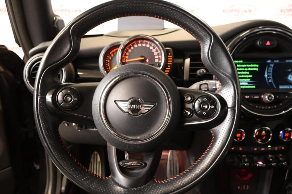 Mini Cooper 1.5 chili serious business nl auto, jcw in en exterieur, stoelv