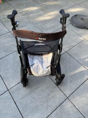 Stevige Topro rollator met zitje, rugsteun en tas