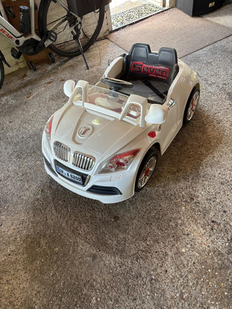 Leuke electrische peuterauto