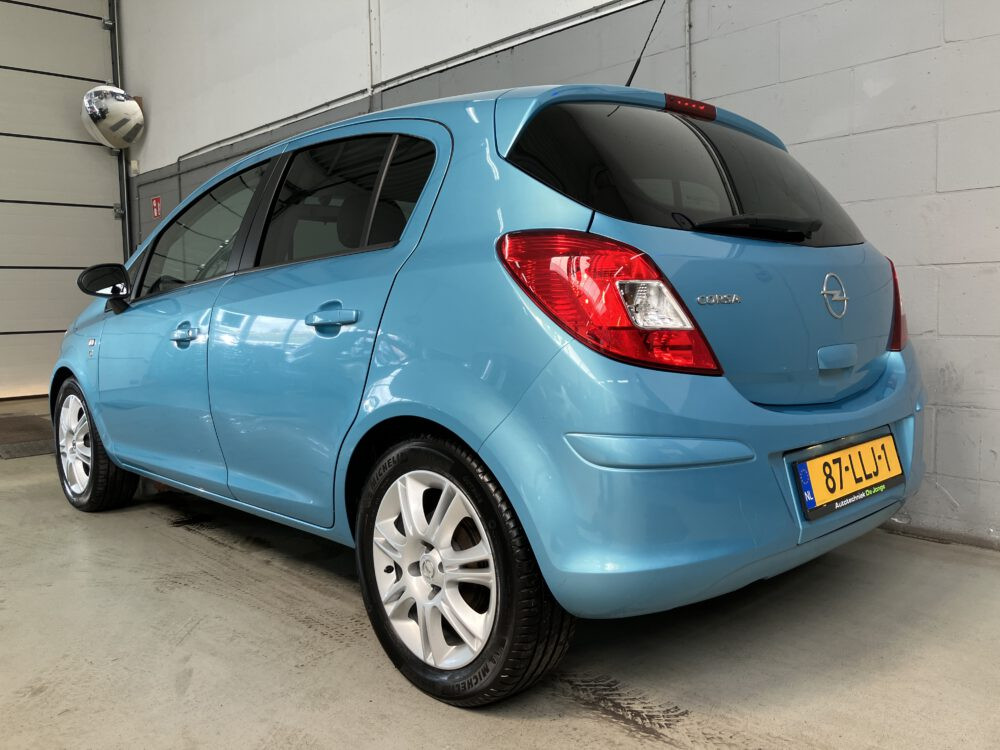Opel Corsa 1.4-16V '111' Edition