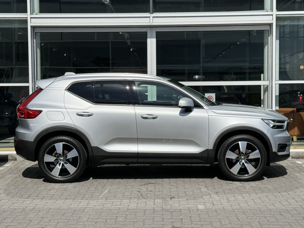 Volvo XC40 t3 160pk momentum | camera| trekhaak| h&k sound| stoelverw| carp