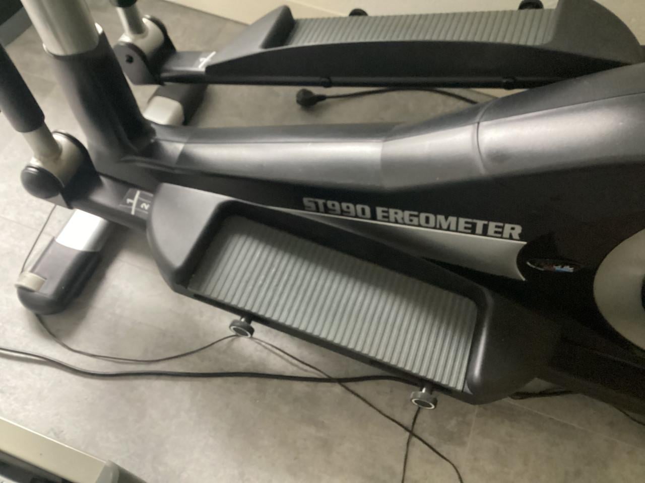 Infinity ST990 elliptical crosstrainer semi-professional