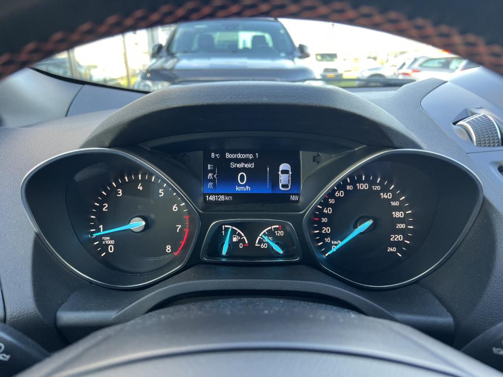 Ford Kuga 1.5 ecoboost 150pk 2wd st line , trekhaak , winterpack