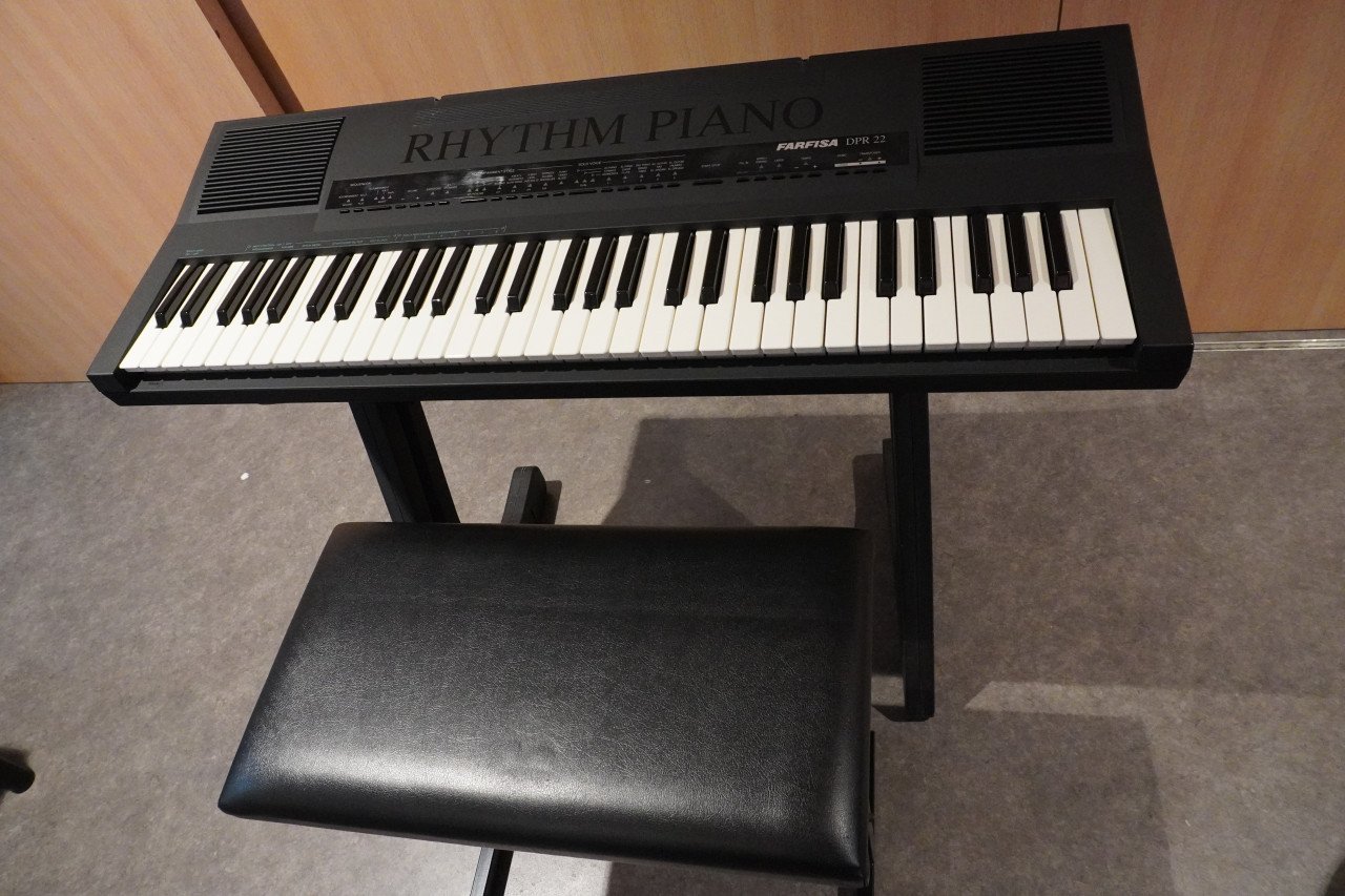 Keyboard met bankje