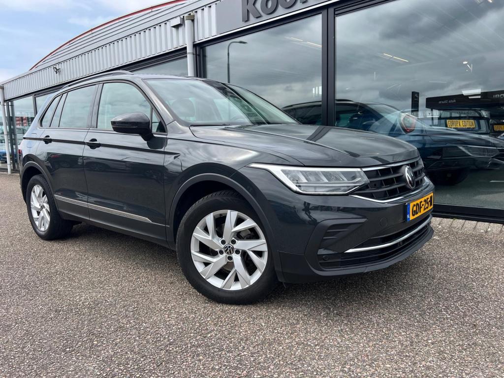 Volkswagen Tiguan 1.5 tsi 150pk dsg life elegance , trekhaak , adaptive cc 