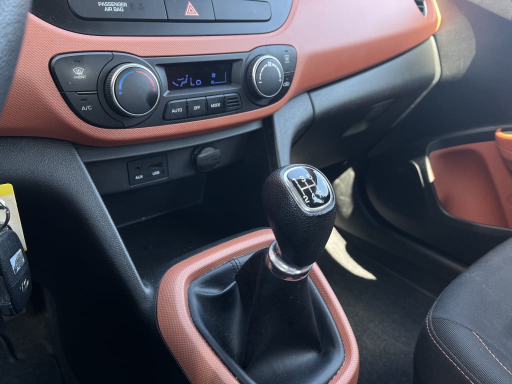 Hyundai I 10 1.0i i-motion comfort | climate | radio | cruise