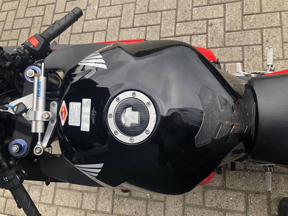 Honda CBR954RR Fireblade uit 2004 met 30km, diverse extra's, rijklaar €4000