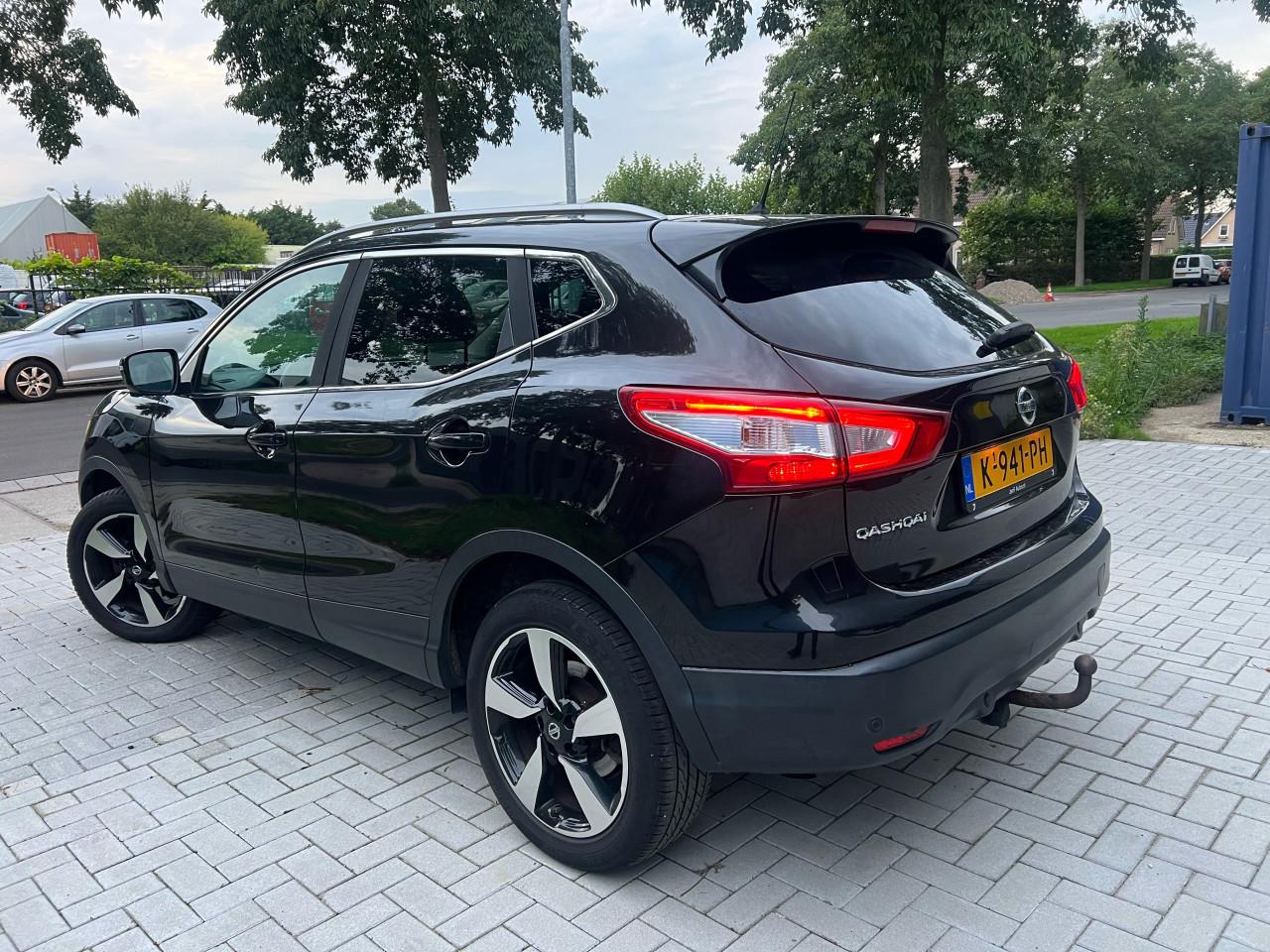 Nissan Qashqai 1.2Premier Edition Pano/Camera
