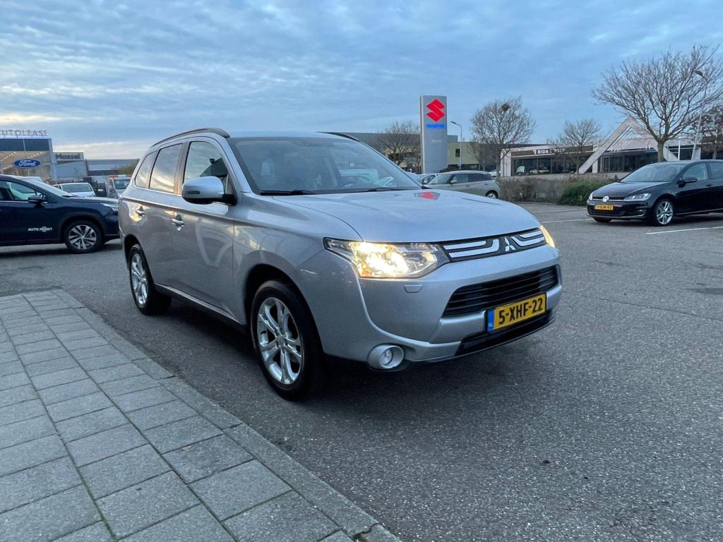 Mitsubishi Outlander 2.0 intense+ automaat|7zits