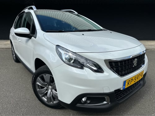 Peugeot 2008 1.2 t blue lion // panoramadak // apple carplay //