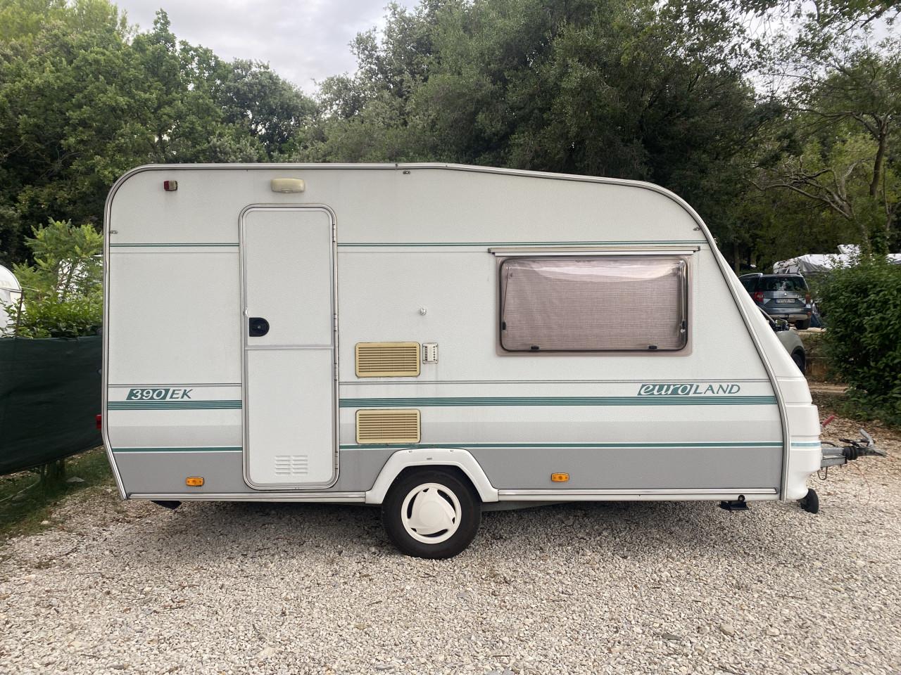 Frisse caravan SPRITE EK390 compleet met voortent en luifel