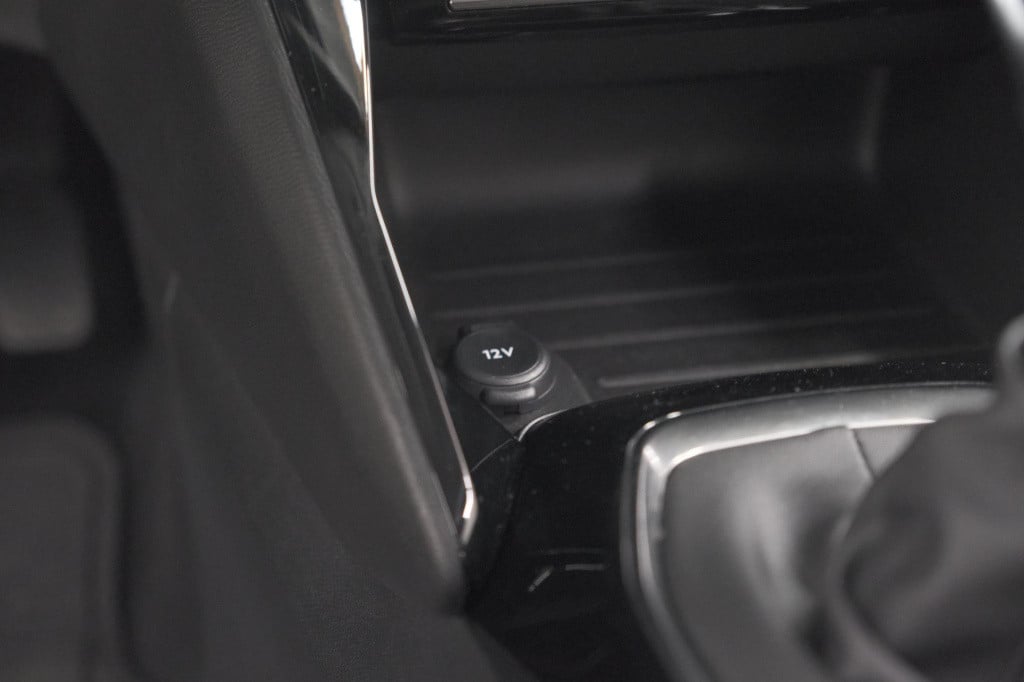 Peugeot 208 puretech 100 eat8 allure pack | camera | apple carplay | parkee