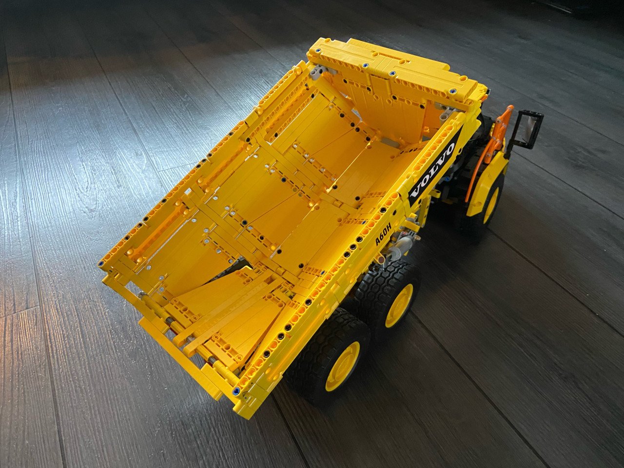 Lego Technic Volvo 42114