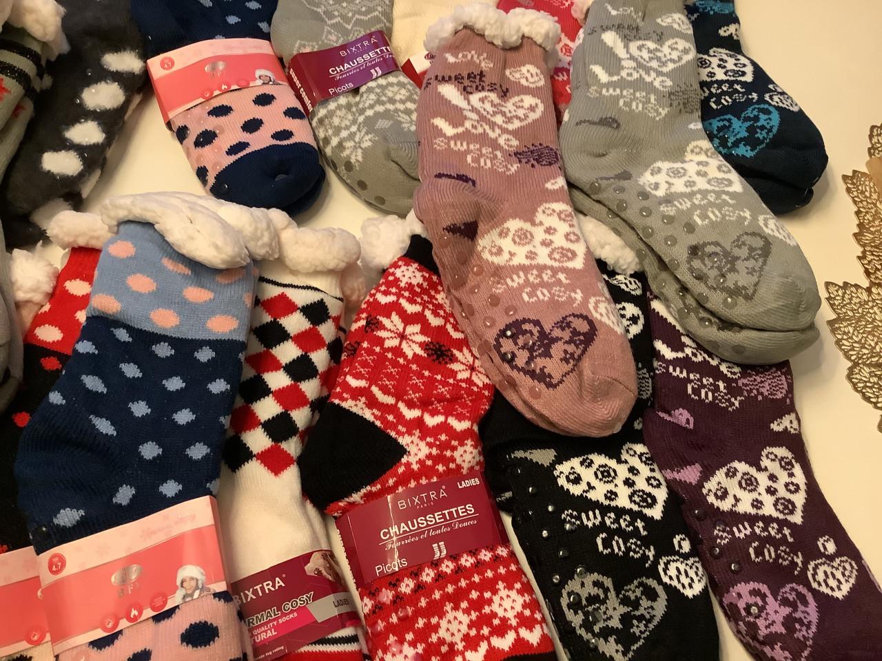 Partij leuke fluffy sokken met antislip. ( partij 223)