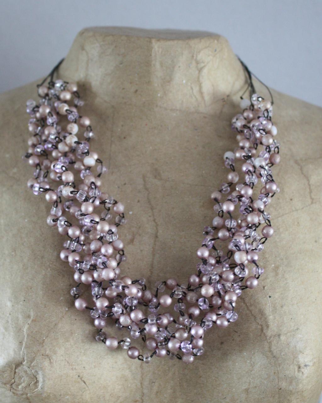 Zilverkleur ketting met roze kralen