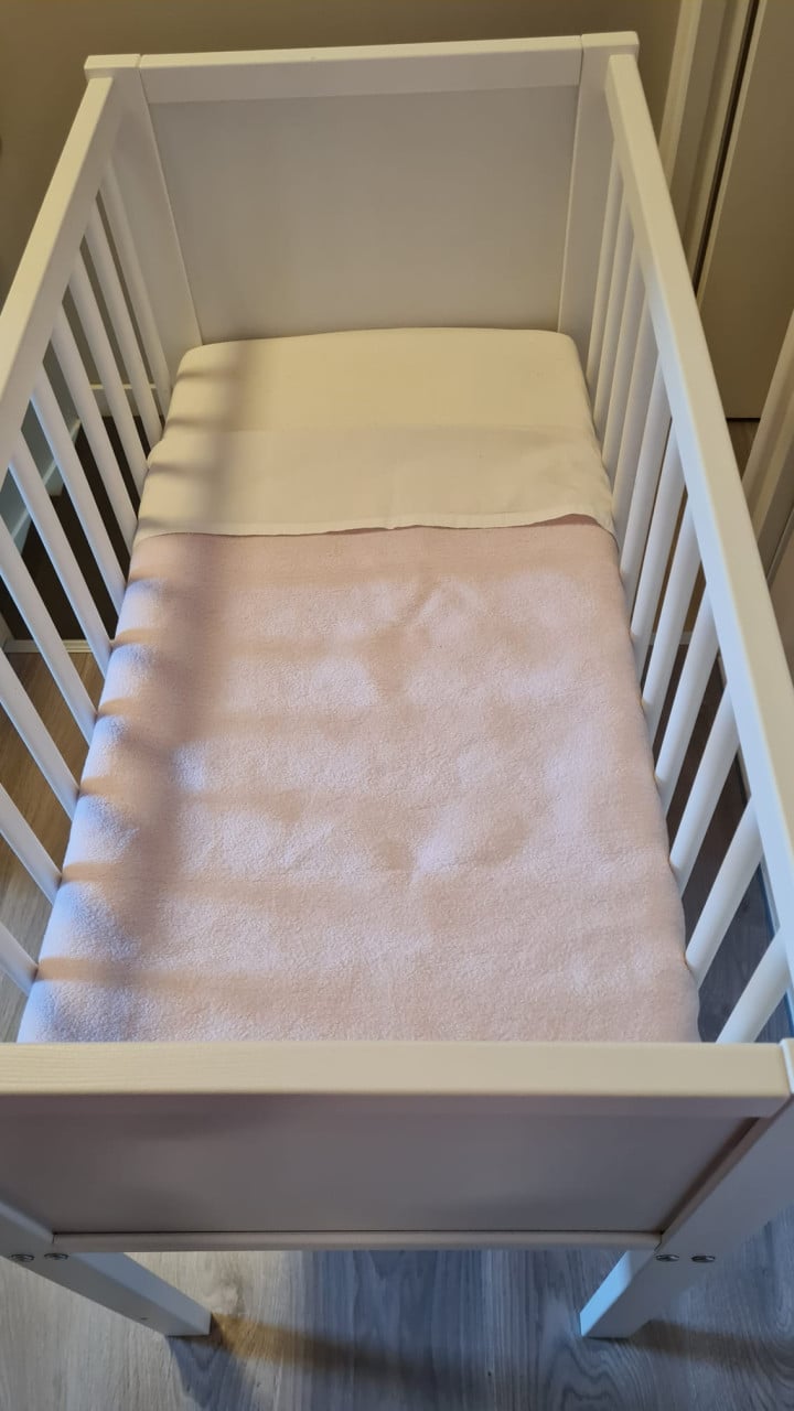 Te koop: wit baby wiegje
