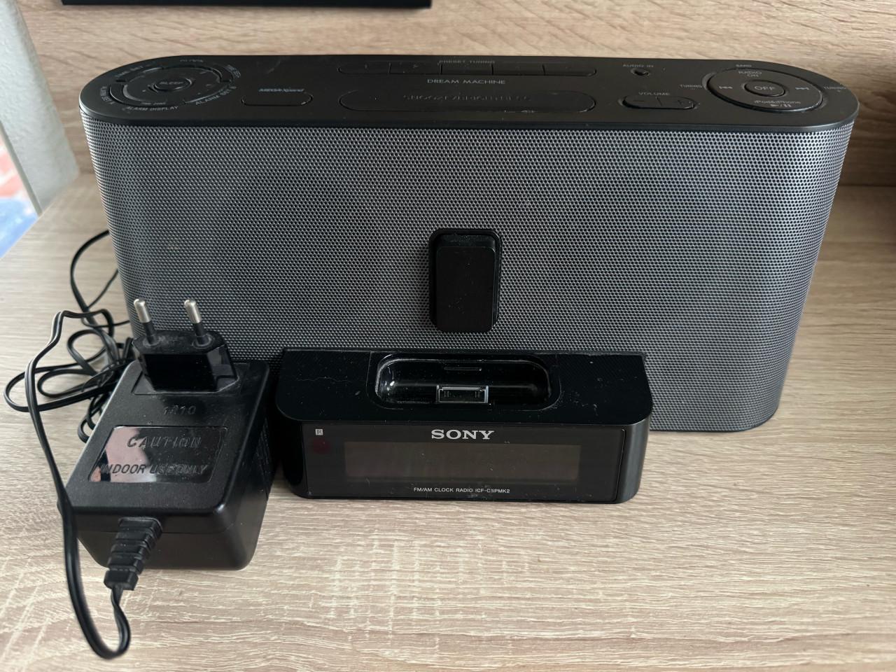 Sony Dream Machine ICF-C1iPMK2 Alarm Clock Radio & iPhone iPod Docking