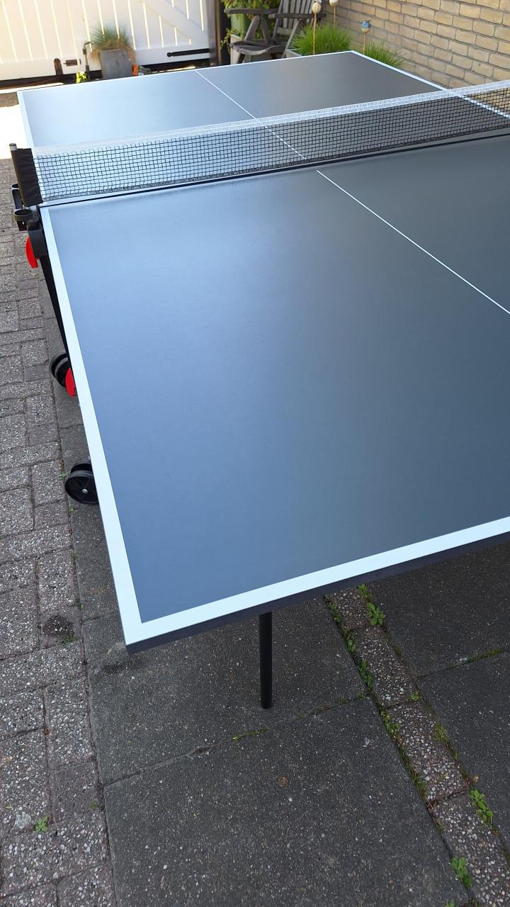 Als nieuw uitziende tafeltennistafel