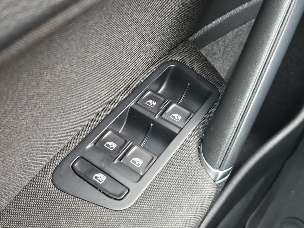 Volkswagen Golf 1.0 tsi comfortline | carplay | camera | trekhaak