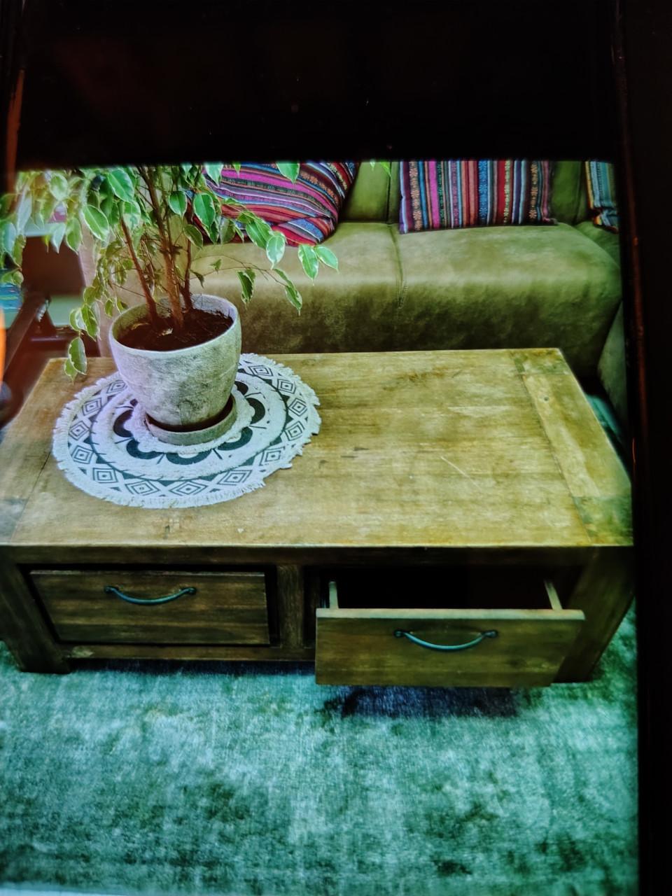 Salontafel met laden. GRATIS!
