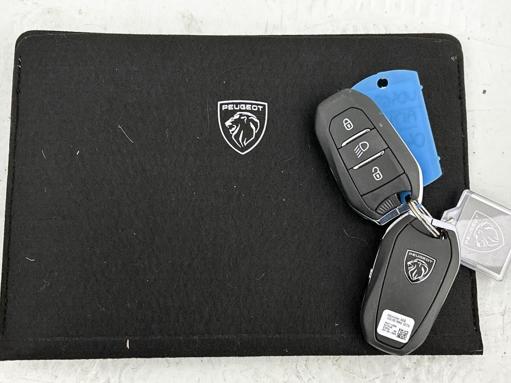 Peugeot 2008 hybrid 145 pk automaat allure | adaptive cruise | keyless entr