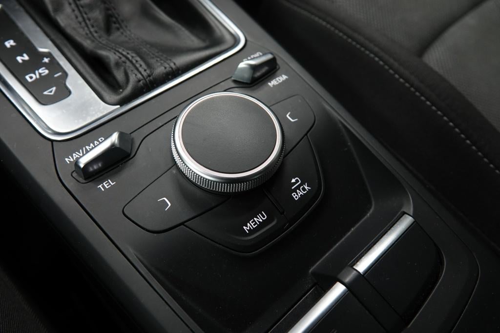 Audi Q2 1.0 tfsi sport | pdc | 19" | driveselect |