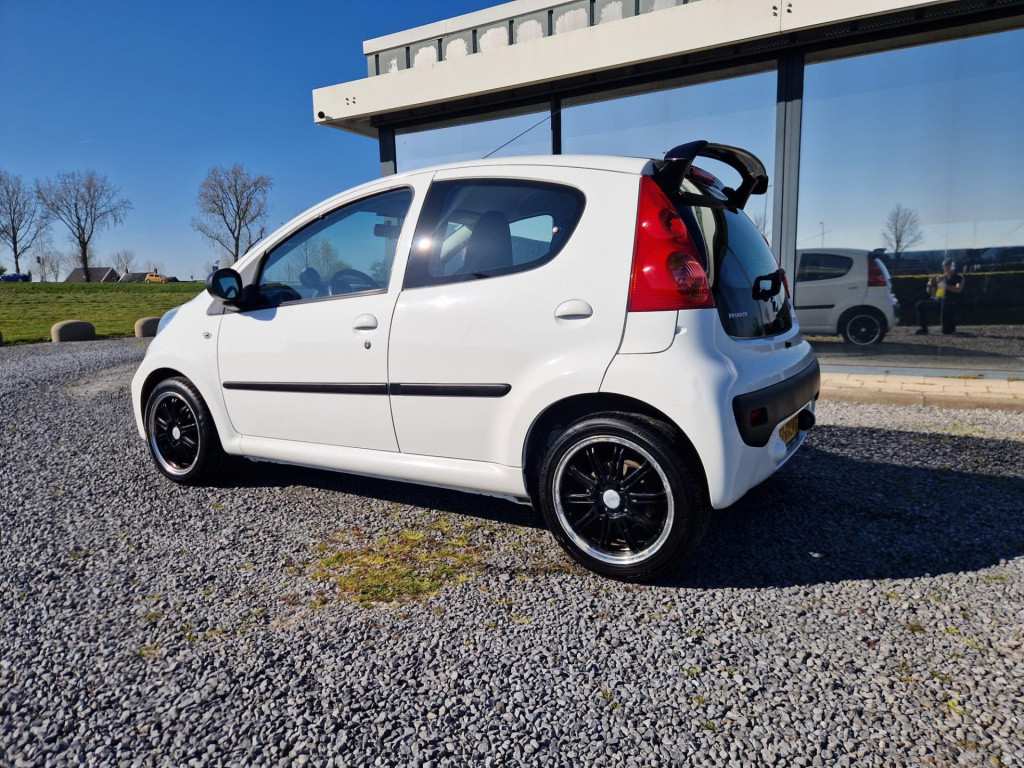 Peugeot 107 1.0-12v xs | airco | achterspoiler | velgen ''15 | toerenteller