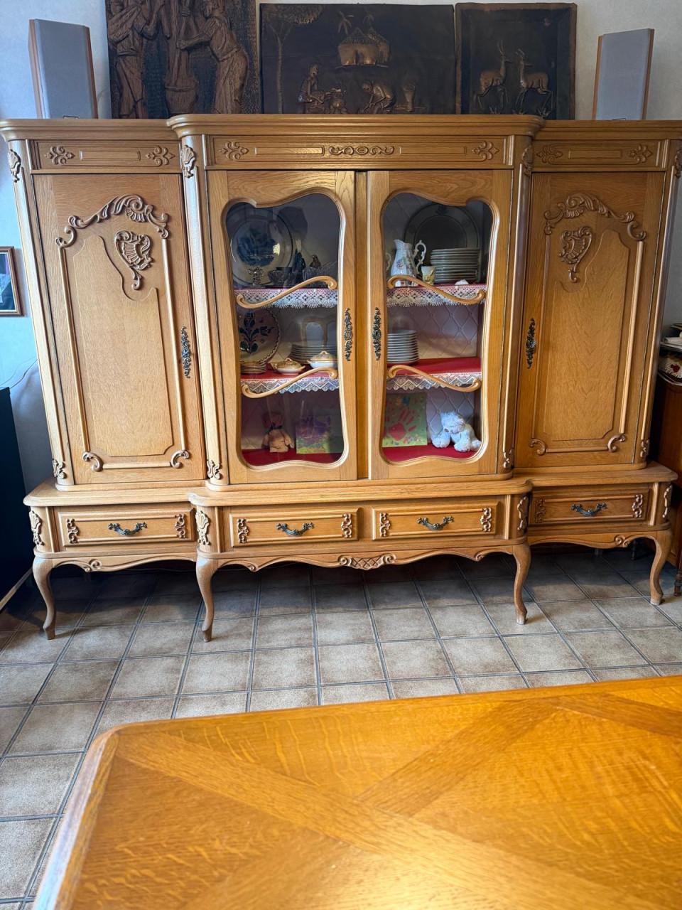 Klassiek massief eiken wandkast