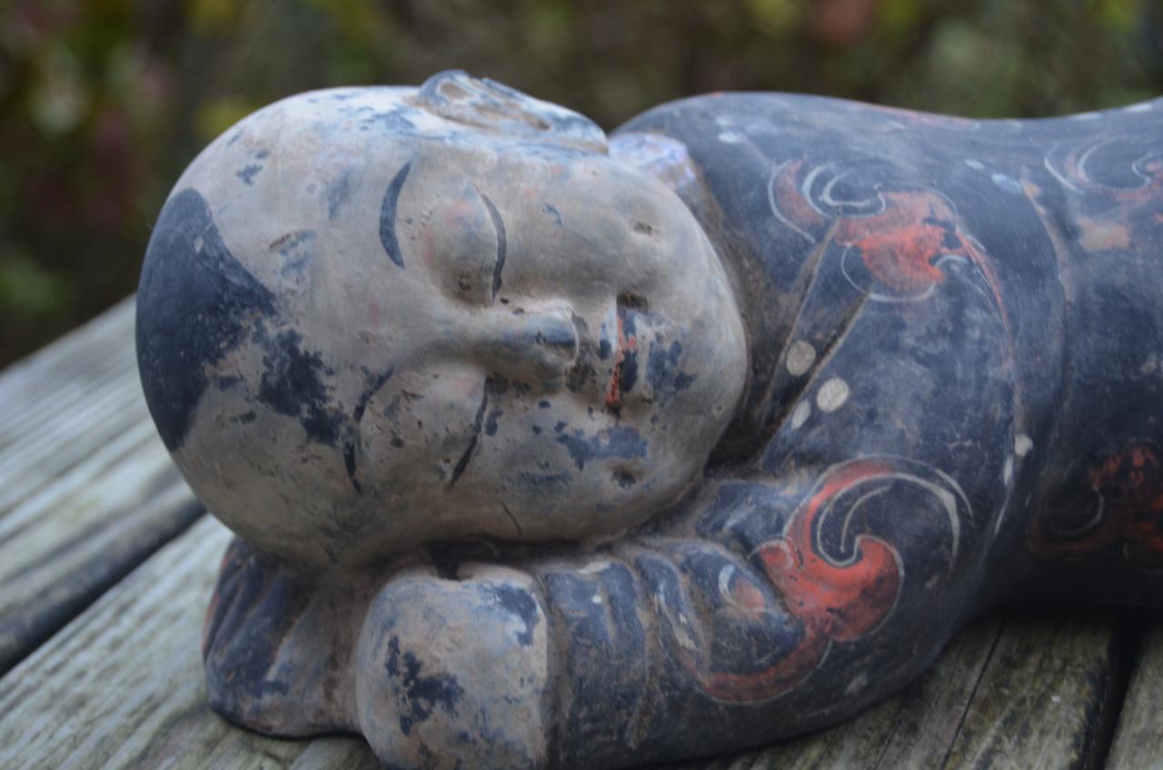 Chinees beeld van een slapend zotje ipst.