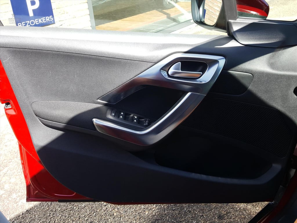 Peugeot 2008 1.2 pt 110pk allure eat6 automaat navigatie | achteruitrijcame