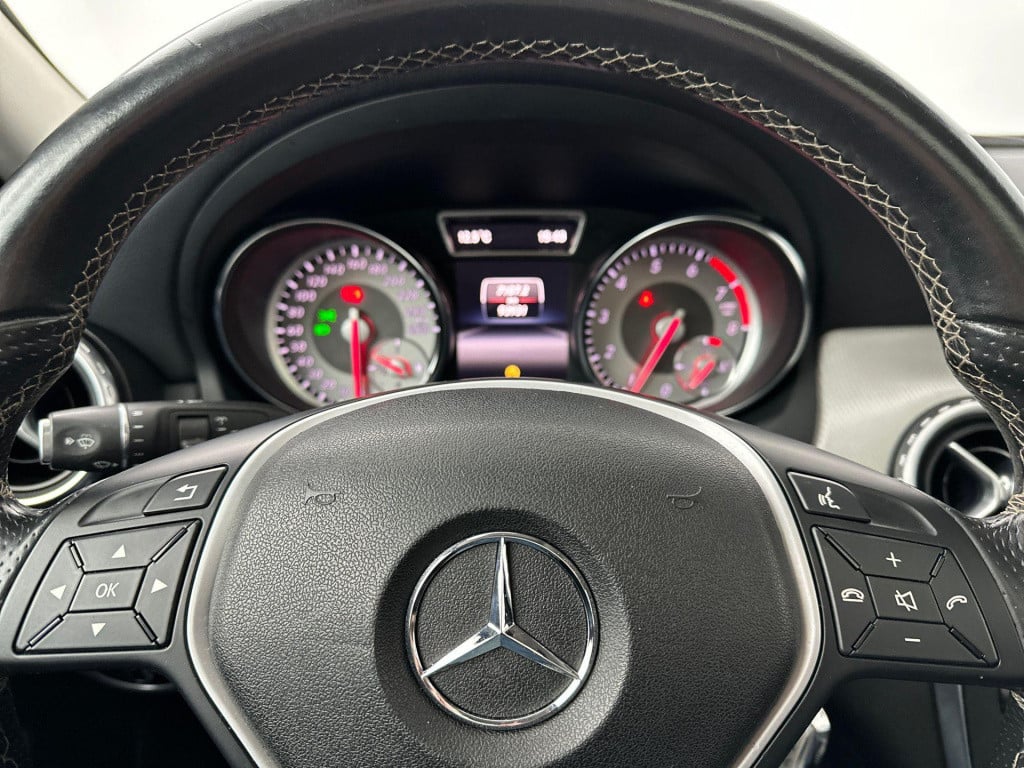 Mercedes-Benz Gla-klasse 180 ambition | panoramadak | navigatie | verwamde 